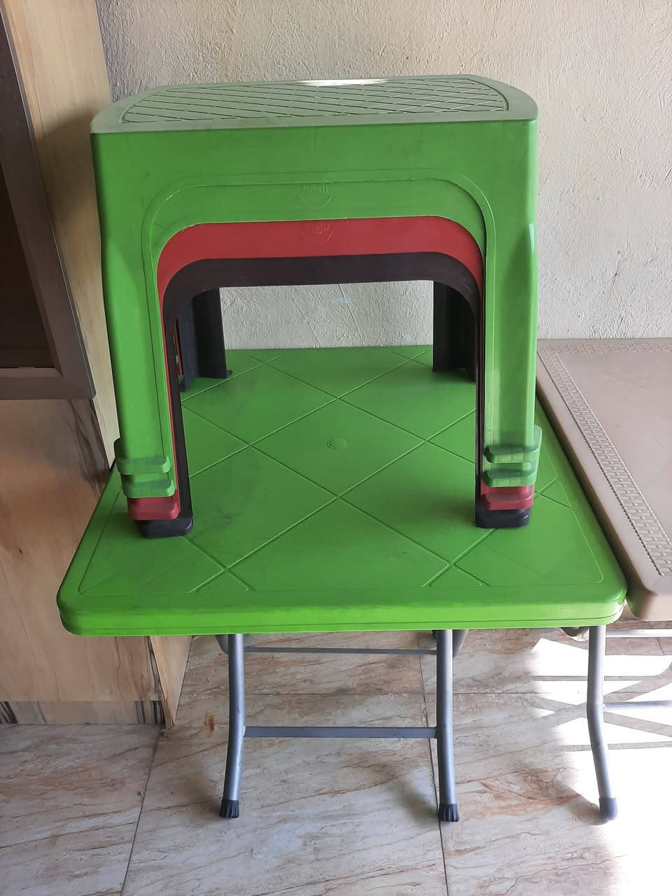 معرض اثاث ابو امير يرحب بكم تنزيلات انواع غراض موجودة بسعر جوة جملة العنوان بلد شارع محيط  قروب حسينية مربعة رقم هاتف ***********
