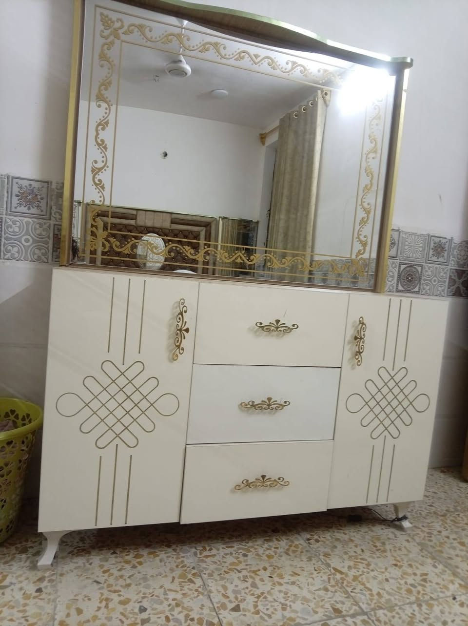 غرفه تركيا استعمال قليل للبيع ب٩٥٠ وبيها مجال للستفسار على الرقم***********
