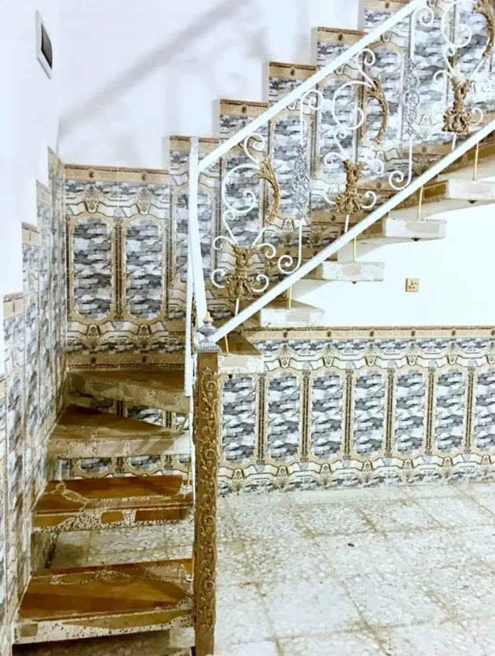 دار للبيع مساحه 100 متر طابو زراعي سند 25 
اساس صب بناء طابوك سقف صب 
يحتوي الدار على غرفه وصاله ومطبخ واستقبال مغاسل داخليه و خارجيه الدار عوزه ترتيب بسيط اعاده ارضيه الغرفه وسقف ثانوي 
الموقع الكوفه البراكيه شارع المطار القديم فرع صيدليه صفاء عبد الرضا مقابيل مكتب حسين الياسري 
السعر بلاش بيع مستعجل 29مليون وبي مجال بسيط 
للتواصل الاتصال على الرقم *********** أو مراسلة الصفحه مكتب الياسري للعقار والمقاولات
