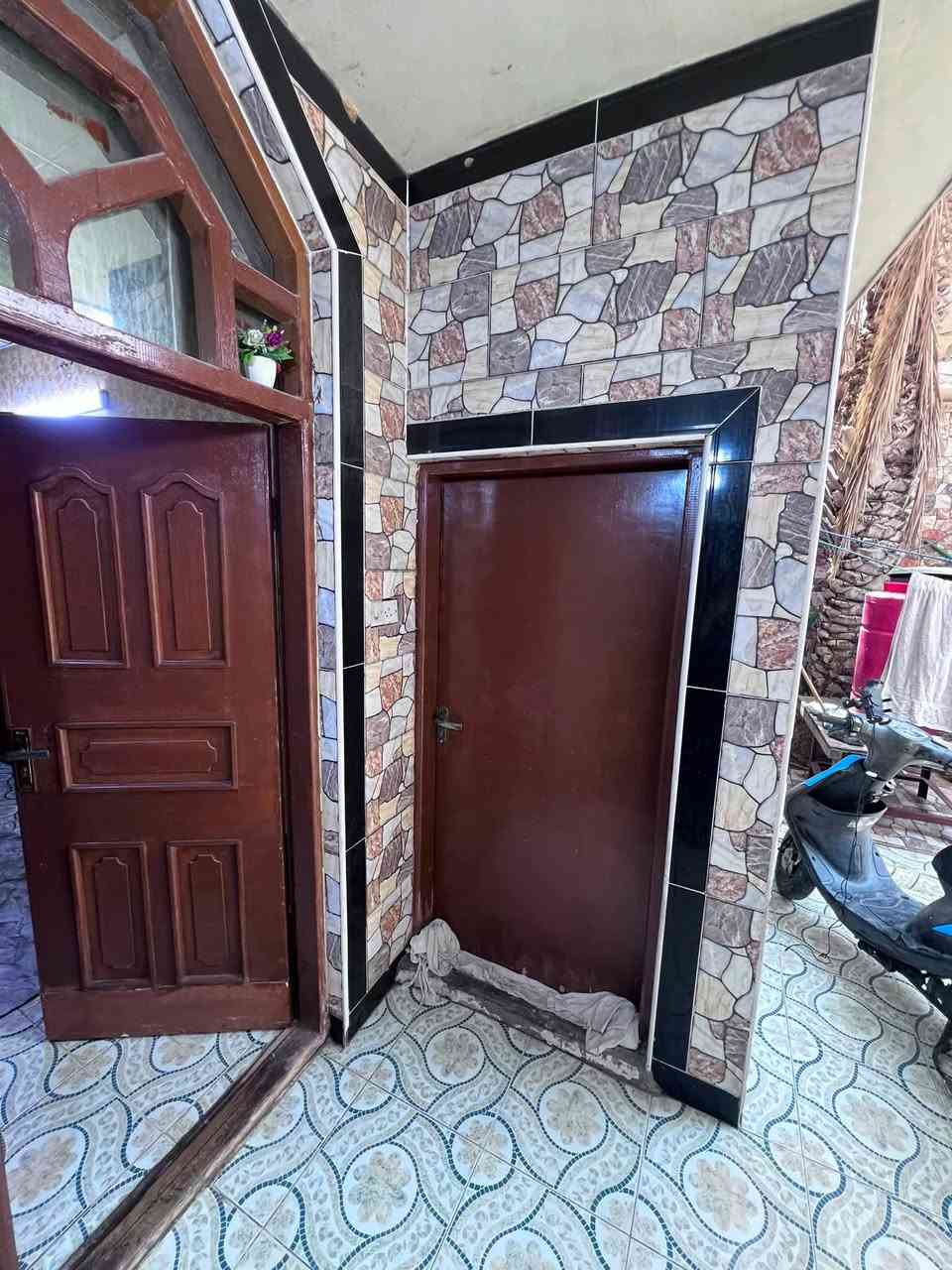 عقار في الحيانيه على المستطيل المنطقه الرابعه خامس فرع عن شارع اول لاين 
خلفه شارع القائد
يحتوي على غرفتين وديوانيه وصاله ومخزن خارجي يصلح غرفه او ديوان
طابو صرف بأسمنه 
السعر 125000000 قابل للتفاوض
***********
