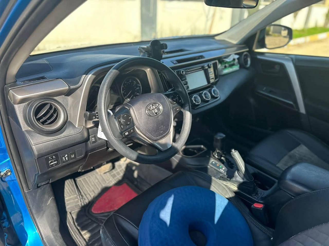 🚘 للبيع – Toyota RAV4 LE موديل 2018 – أمريكي 🇺🇸
📌 المواصفات العامة:
 • الموديل: 2018
 • الفئة: LE
 • الاستيراد: أمريكي
 • العداد: 94,600 ميل
 • رقم السيارة: سليمانية
 • السنوية: باسمي
⚙️ المواصفات الفنية:
 • محرك 2.5 لتر 4 سلندر
🔧 الحالة:
 • السيارة كلين ✔️
 • فقط ضرر خفيف برأس البونيد
 • تعديل على البارد بدون صبغ
 • لا توجد أي قطعة مبدلة
 • شاصي سليم 100%
 • الفحص متاح لأي مكان
- السعر : 144 

📞 للتواصل:
د. علاء يوسف الجبوري 
***********
