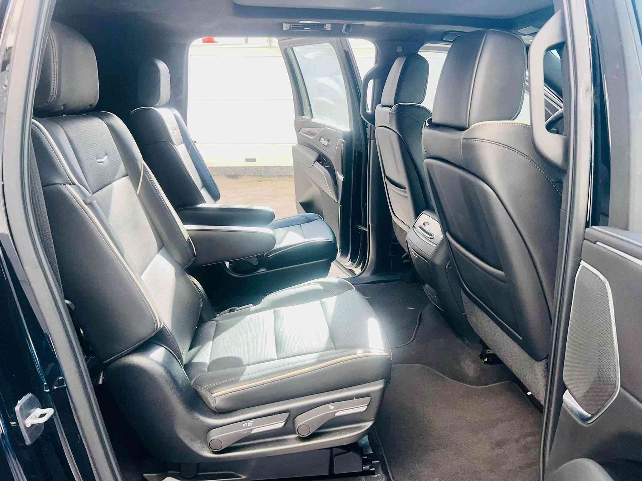 سلام عليكم 
كديلاك موديل2022 بدي طويل suv  بعدها زيرو ماشية 2500 مايل سيارة زيروووو  وارد أمريكي مع رقم مميز ( بغداد) للاستفسار عن السياره مكاني الوزيريه الاتصال ***********
