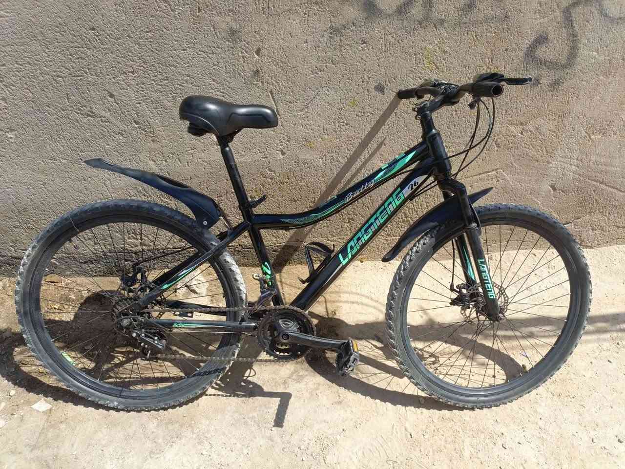 السلام عليكم 
باسكل جبلي حجم 26 للبيع مستخدم النظافه مثل ما موضح بالصورة 
الباسكل بيه مشكلة بالبريك الامامي ، السعر 80 و بيه مجال 
مكاني كربلاء الامن الداخلي 
للاستفسار راسلني خاص او على الرقم ***********
