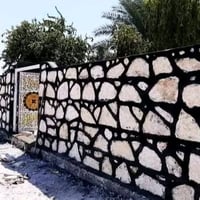 حجر كرستة • بناء