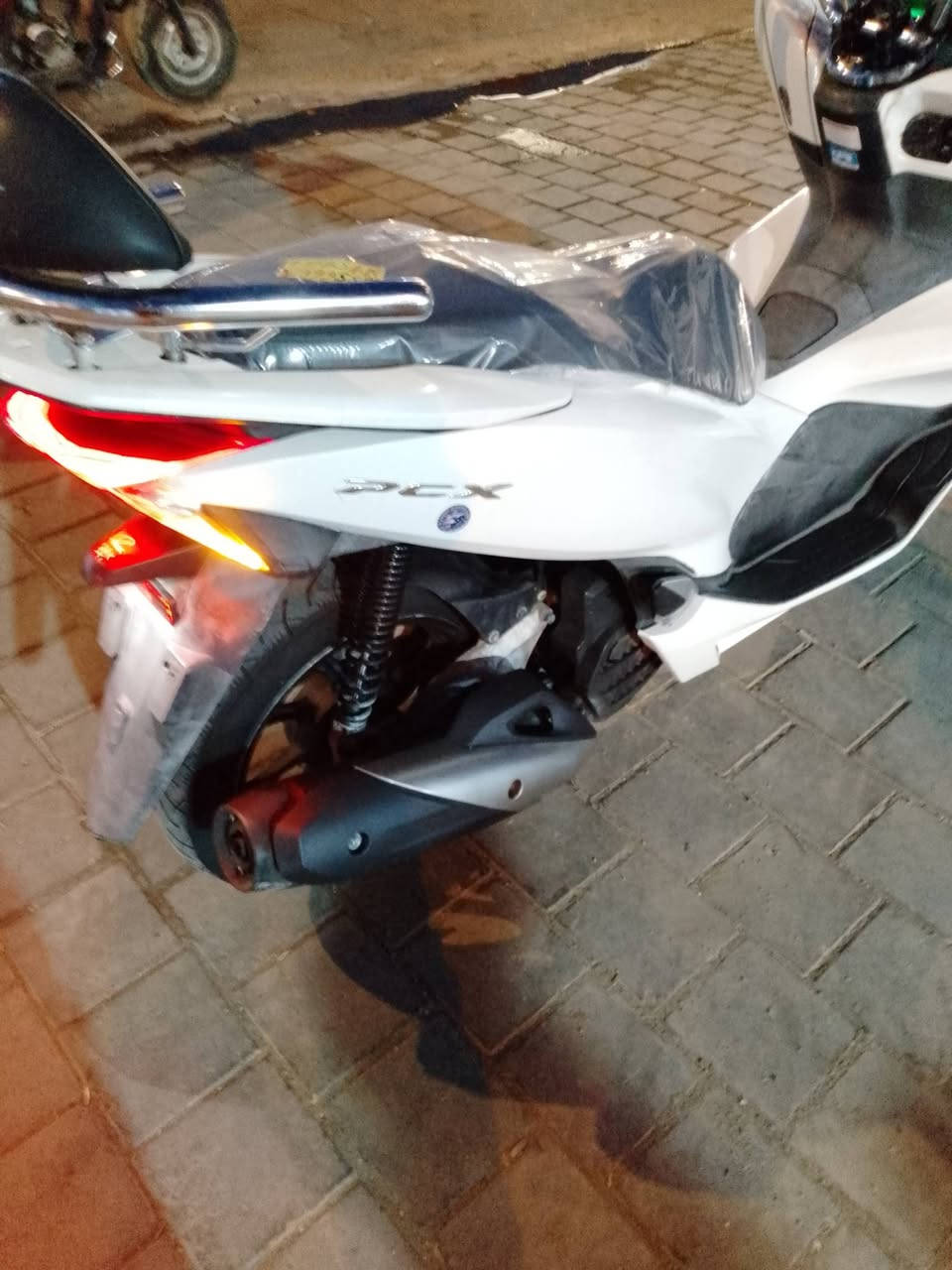 سلام عليكم دراجه pcx جيل ثالث ابيض دراجه بل كارتون كله شغال جيب فيتر وتعال افحص العنوان بغداد مدينة الصدر تقاطع المستشفى قرب افران الأول ***********
