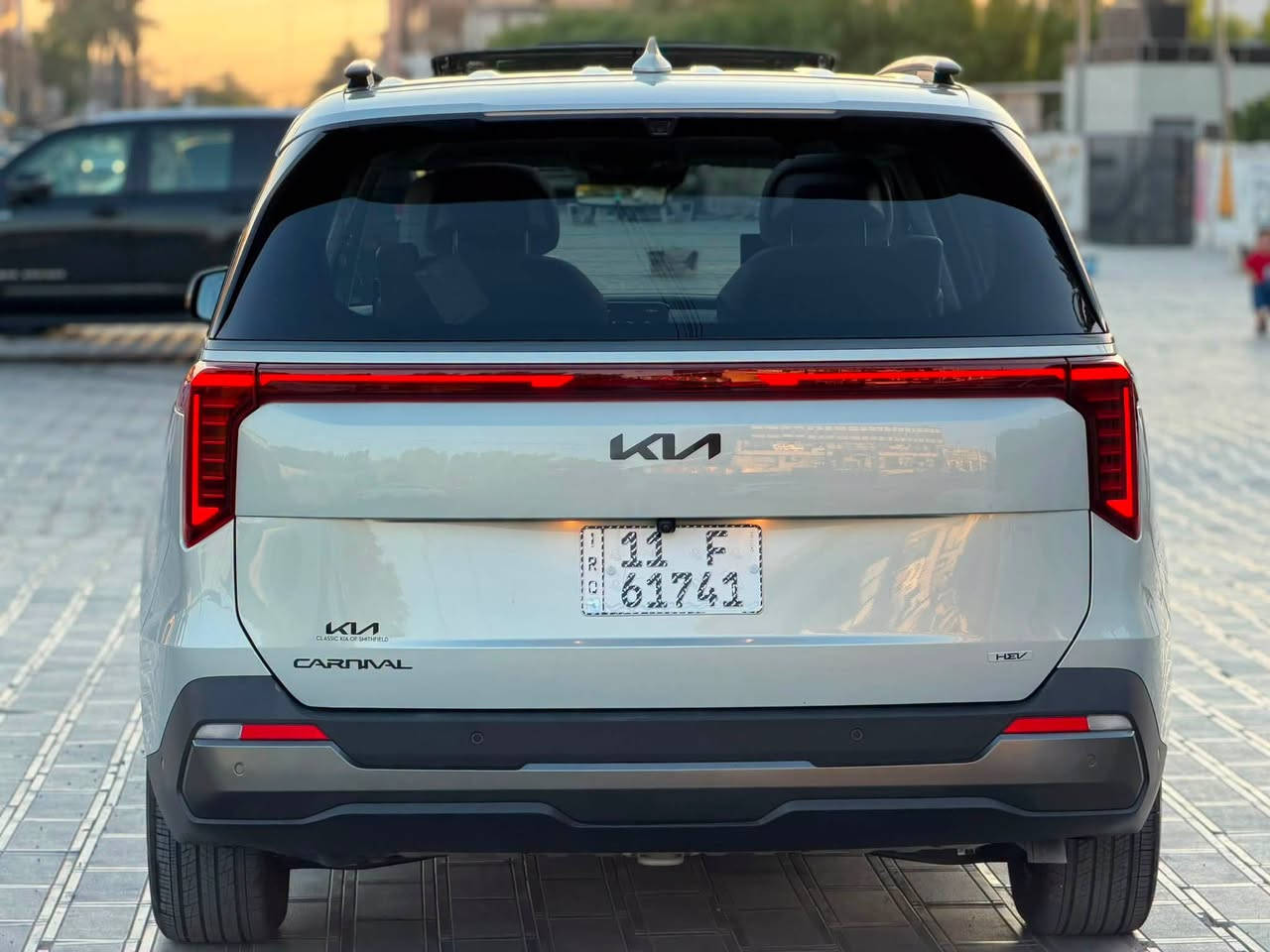 ياالله

السلام عليكم 

كيا كرنفال هايبرد 2025 SX  بلاك ادشن برستيج وارد امريكي 

دخول جديد ترقيم جديد 

Kia Carnival Mpv Sx Prestige 2025 1.6 Hybrid

                  Hybrid حجم المكينه : 1.6 تيربو + هايبرد 

         المسافه المقطوعه : 6000 ميل

الضرر : بنيد جاملغ وباب يسرا مبدلات نفس الون 

             حالة الايرباك : دركه + دشبول 

#مواصفاتها 

1.شاشه + شاشات خلفيه

2.كامرات 360

3.بصمه

4. بنوراما فتحتين

5.ويل كب اسود

6. تشغيل عن بعد

7.حساسات خلفي امامي

8.بيبان كهرباء

9.لايتات لد

10.لايتات زنون

11.بكلايتات لد

12.اشاير بالمري

13.رادارات 360

14.كشنات جلد 

15.ثلاث قطع تبريد

16.هيترات بالكشنات حار بارد امامي خلفي

17.هندبريك بصمه

18.شحن وايرليس

19.هيتر بالاستيرن

20.كشافات 

21.مري شفط

22.كشنات كهرباء امامي خلفي

23.كشن السايق ميمري

24.تحديد مسار

25.نظام ايكو سبورت عادي

26.كامرات محيطية داخل السياره

27. كشنات خلفيه VIP+ كهرباء 

28 .داتا شو

فول موصفات 1/1 جاهزه مرقم بغداد 

  

السعر 278 مرقم بغداد وبيها مجال 

تفاصيل اكثر هذا رقمي *********** تحياتي 

مكان السياره بغداد حي الجامعه
