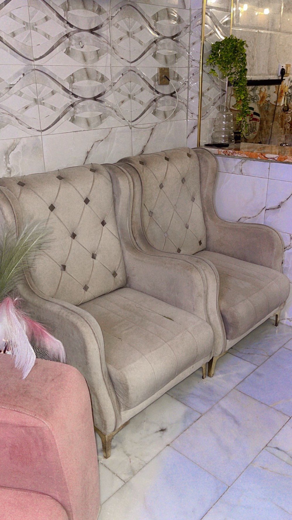 كنبة • نظافة ٧٠٪ • تلف بسيط