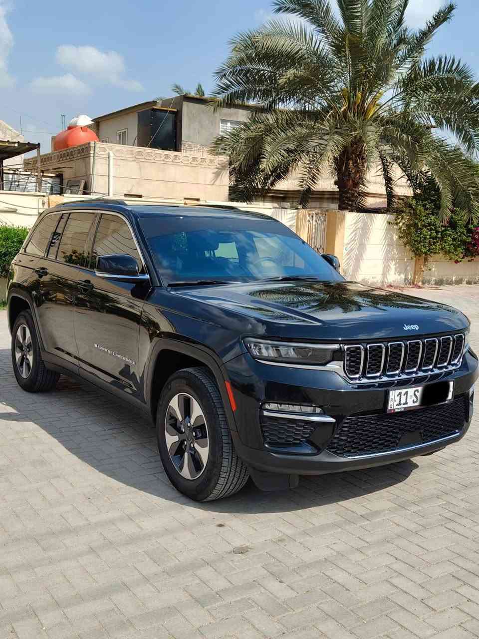 جيب كراند شيروكي 4xe موديل 2024
ماشية 23 الف ميل
مواصفات فول 1/1 
سنوية جديدة تنتهي 2031
رقم بغداد
كير ومحرك مكفول السيارة جديدة من الداخل والخارج 
ضررها موضح بلصور
للبيع فقط وليس مراوس
سعرها 33000
مكان السيارة بغداد الغزالية 
رقم التلفون ***********
الضرر فقط موضح بلصور 
صبغ فقط على كد ضربة الصندوق صور الحادث موجودة بلمنشور
العنوان بغداد الكرخ

