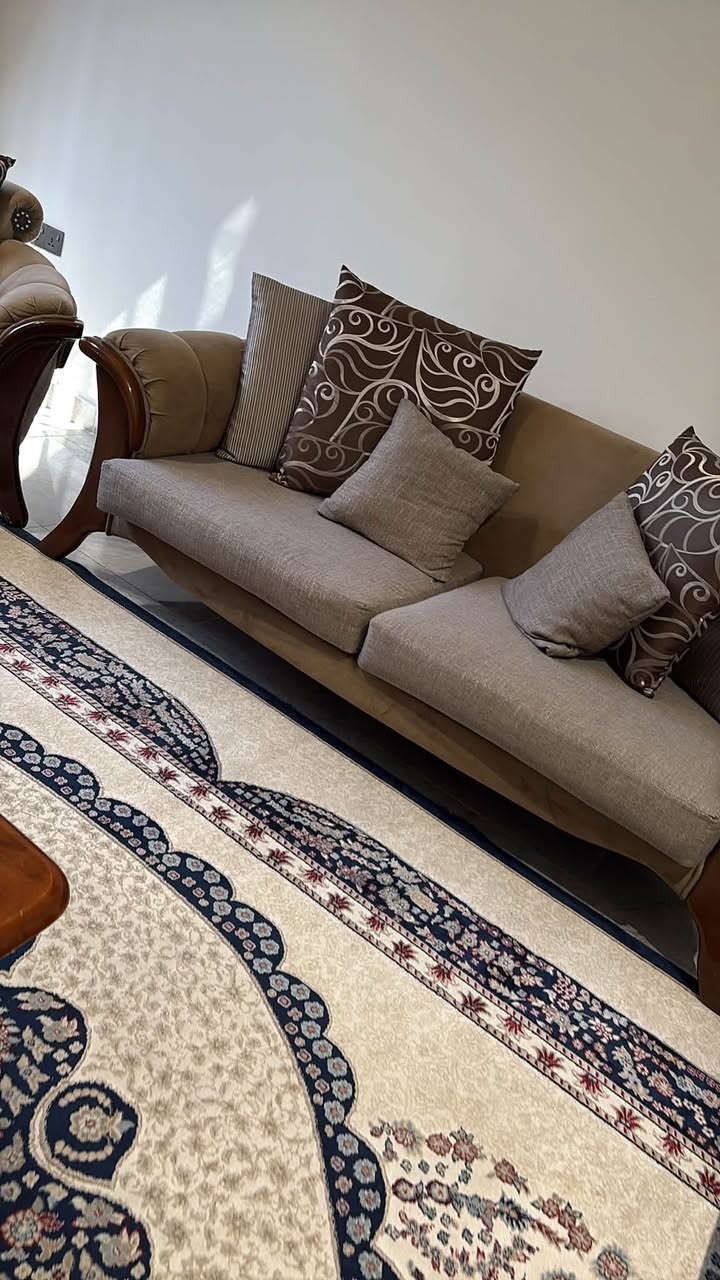 السلام عليكم عندي تخم قنفات تركي مستعمل نظيف للبيع للاستفسار ***********
