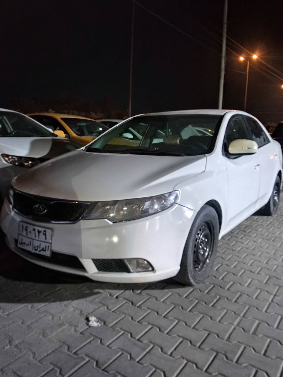سيراتو ١١
للبيع 
موديل:٢٠١١
الضرر: جفيه على صفحة السائق+صبغ عام 
 فول فتحة تحكمات ستيرن 
حدادية ١٠٠/١٠٠
كير ومكينه فولل
تبريد ثلج 
للاستفسار اكثر مراسلة:***********
