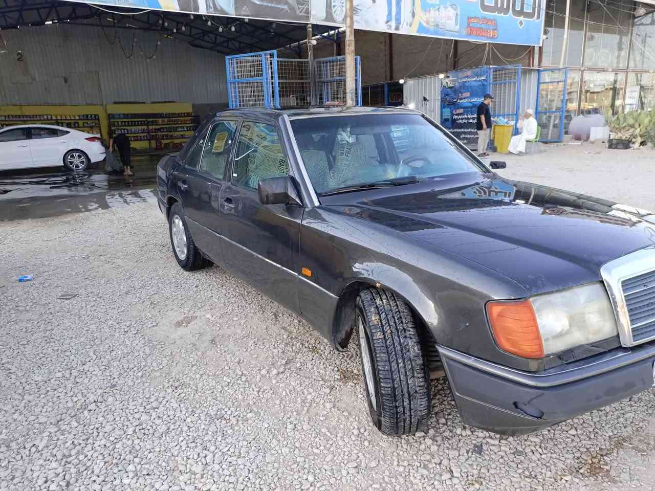 مارسيدس دب موديل 93
محور فيفيتي 3000
رقم اربيل 
راعيها بالنجف
محرك كير حدادية تبريد تايرات باتري كله جديد 
مصبوغة عام
السعر 55وبيه مجال 
مكان السيارة بالديوانية
***********
