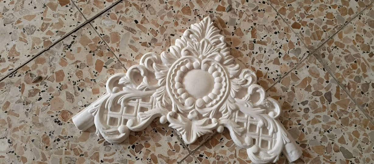 قوالب سيليكون درجه اوله ما مستخدمه بس نماذج وياها بحره فايبر كلاس وقوالب سحب اناره مخفيه وسحبه طياريه وبنل 5سم وبنل3سم سحبه 7سانتيم صدر طير 
قوالب خشب سحب عدد 8 وسيلكون 210كيلو اركان توج هواي شغلات وكلهن حلوات أبيعها شلع سعرها 1250مليون وربع مكاني بغداد دوره *********** 
***********
