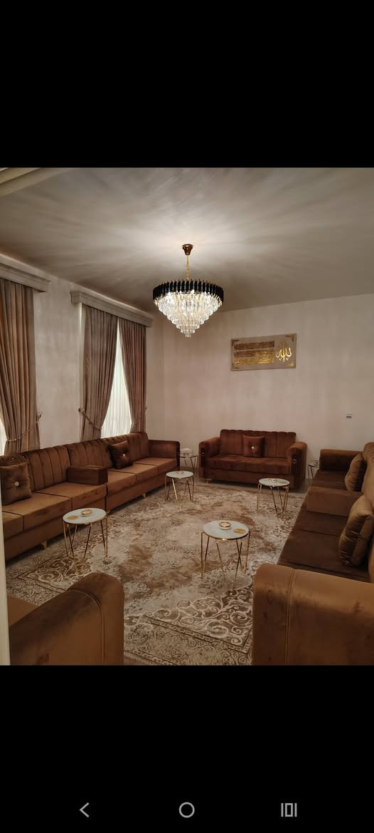 الموقع كربلاء طويريج.السلام عليكم دونم و300 متر مع فيلا حديثه مساحته 245 متر مربع مع الأثاث وطاقة شمسية 27 امبير مع نظام تقطير للزرع وكافة الخدمات موجوده ماء مع كهرباء  العنوان الحولي مقابيل نزلة نظوري رقم التلفون ***********.البناء جديد عمره
