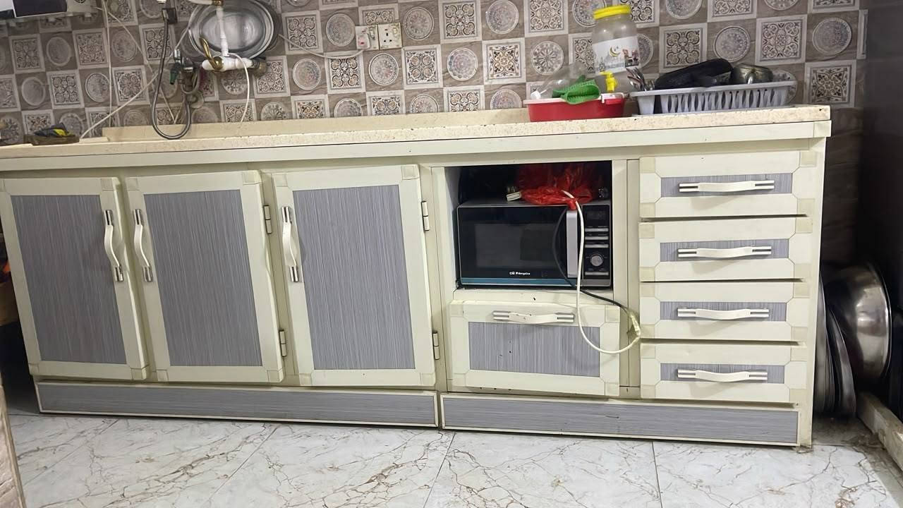 كاونتر للبيع مرمر هوة والملحق مالته كاملات بعده جديد سويتة بمليون وربع واريده ب750 وبي مجال قليل

***********
