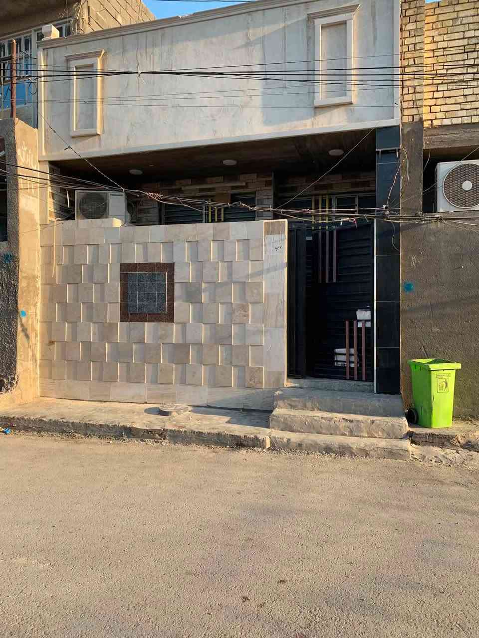 السلام عليكم دار للبيع مساحه ٨٠ متر واجهه ٥ و٦٠ونزال١٤ بناء جديد قاط واحد مكان مزرعه مريرش نهايه حي اور للاستفسار رقم ***********

