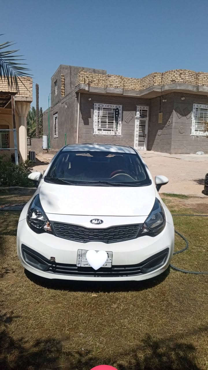 السلام عليكم كيا ريو كفالة عامه  فقط الداير الخلفي صبغ  مكينه 1600  قطرتين موديل 2015 تبريد شغال حداديه فول  السعر 75 العنوان كربلاء 
***********
