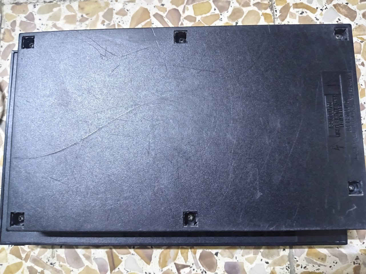 جهاز ps2 كامل ملحقات مع جوستكين بس اكو ملاحضه انو الجوستك الوردي من تدمج دكمتين تكوم تضغط تلقائياً بيه شورت بس تشتغل طبيعي مجرد ما تشلعه وترجعه والجوستك الاحمر الكيوره ميرجعن اعتقد يرادلهن فد شي ينضفهن لان من تقدمه مثلاً ما يرجع يبقه ثابت بس الجوستك كلشي مابيه من ناحية الدكم و الدرفت سليمه نضافة الجهاز 70% يحوي العاب بلي 2 و بلي 1 و ريترو ارج يحتوي على العاب سیکا و nes وتكدر تخلي العاب snes وغيره والجهاز مشتغله بيدي ويخبل فلاش 16gb و ميموري وبس للتواصل موجود واتساب*********** (الشراي يراسل واتساب )
