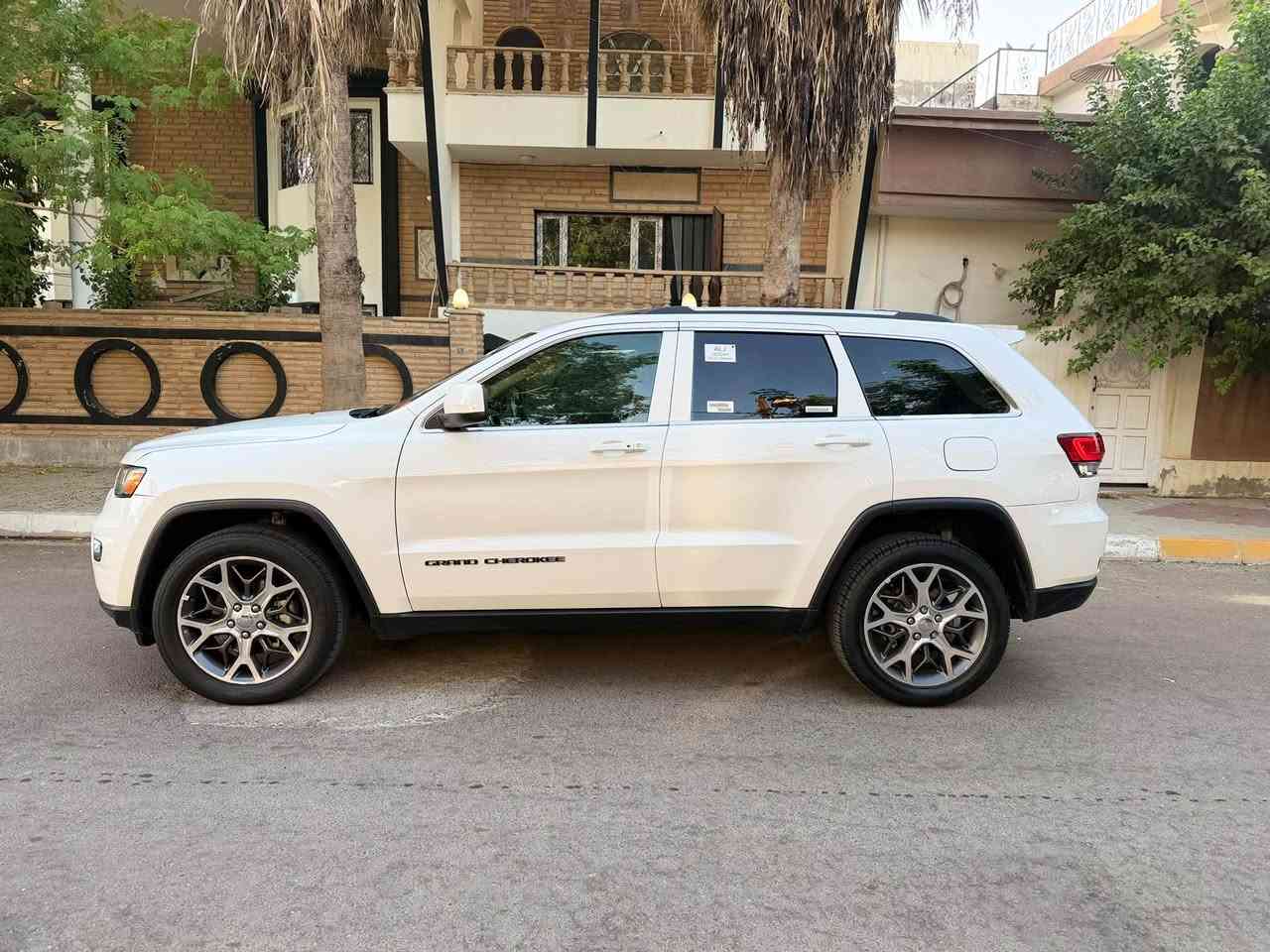 للبيع جيب موديل 2017 مواصفات فول 

بسعر مناسب  (183)$ 

داخل صحراوي ملكي 
فتحه 
اوتو هولد 
صندك كهربائي شفط 
فور ويل 4*4
ساشه كبيره مع نضام كار بلي 
سستم صوت الباين 
دمام خلفي 
حساس امامي و خلفي 
لايت زينون متحرك 
دكمه سبورت 
بصمه و تشغيل عن بعد 

ملاحظة سياره طابه كلين بل عراق مطخوخ 4 قطع على شبر شبر 

كير ومحرك شرط مامفتوح بدون اي عيب
مكاني كركوك 

***********
