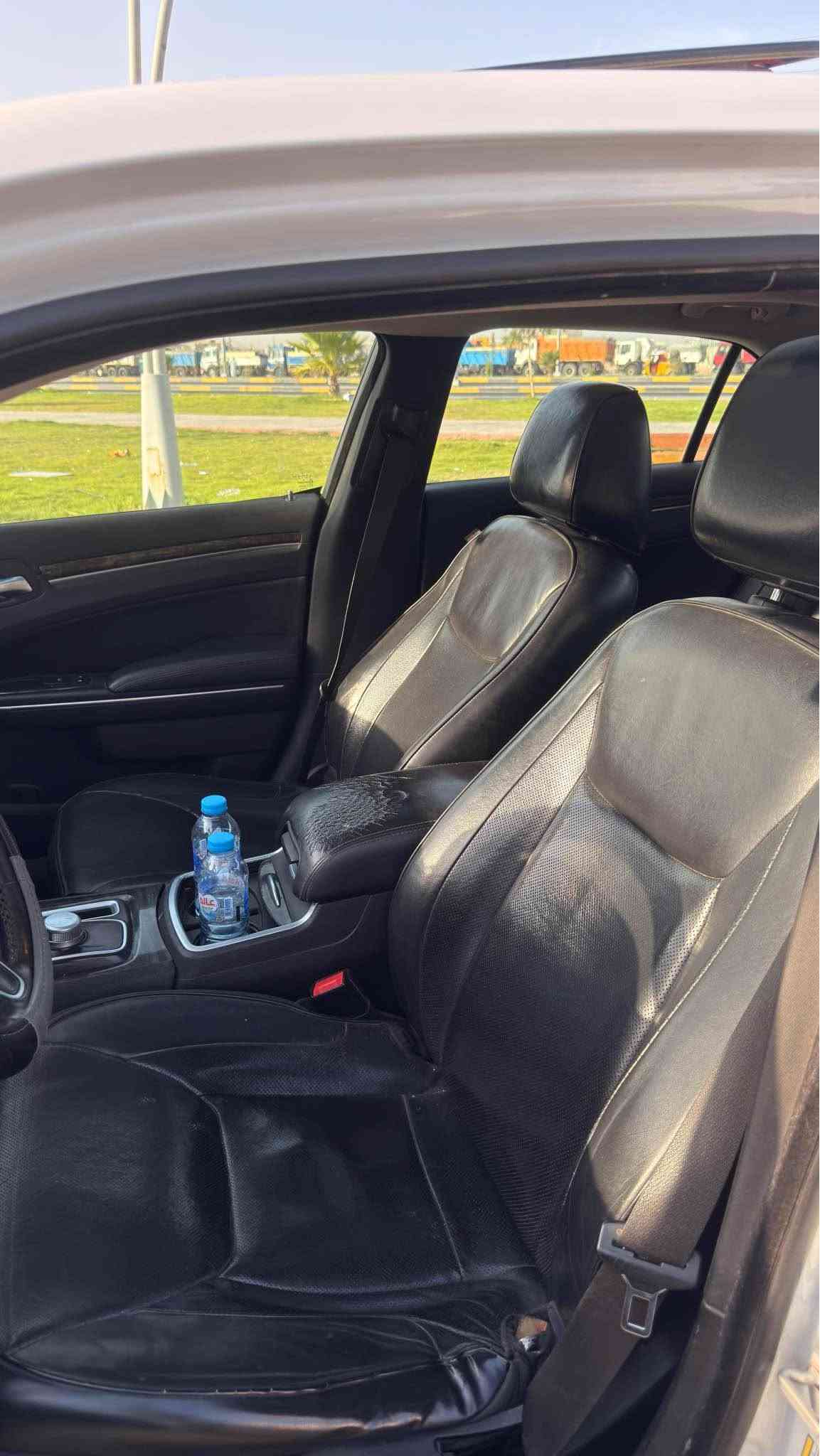 سلام عليكم
اوبامه 16  كندي فول للاخير واحد ع واحد C 300
بيها قطع صبغ بل عراق اثر شخوط ابيع حزام مواصافتها
معروفه محرك 3600 
خزن ميموري
كير ماوس
 شاشه كبيرة 
كشنات تدفئة تبريد
 تحكم كشنات كهرباء
حساسات
ويل مكسيكي
تشغيل عن بعد
 كلاص ثلاجه
(بنو رامه)
برده خلفيه
تبريد ثلج
حساس وقوف فيحال فتح الباب
كشنات جلد
وهواية مواصفات مكينه كير حداديه كله جديد شواصي كفاله مال جاني ومصروف عليها هواي واي نقص ما بيها رقم وهز جديد سنويه لل2031 معوقين السياره وراعيها قاصر بدون تحويل وكاله فقط اتكفلك بل رسميات 
لله شاهد سياره احلا من الصور الف مره  تجي تشوف بعينك ع ايدي بس صار عندي ضرف وحتاجيت وريد ابيع 
 سعر 149 مكاني بصره رقم*********** البصرة, العراق
