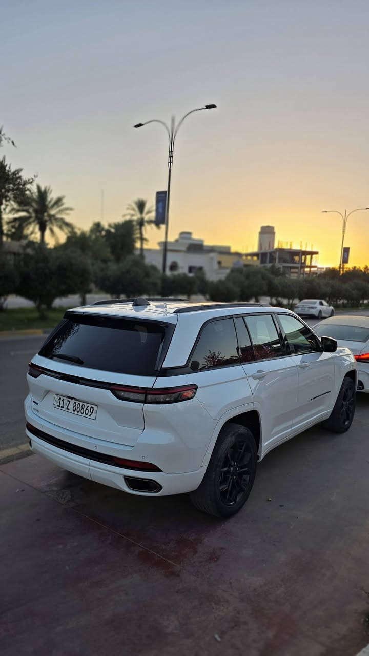 🚘#جيب كراند شيروكي فئه الاحتفال سنوي (ثلاثينيه) Anniversary Edition فول مواصفات 30th
🪪 الأرقام: بغداد دولي 
📊 العداد: بحالة جديد 
📅 الموديل: 2024
🔧 المحرك: تيربو +كهرباء بقوه كبيرة 375hp بقوه هيمي v8 
واقتصادي جدا 
📌 حادث_السيارة ضرر سطحي جاملغ وبنيد مبدل بقطع وكالة ، ايرباكات وكالة كاملة سستم 

✨ أبرز المواصفات والتجهيزات:

🔹  شاشات كبيرة مع لغة عربية 
🔹️صديقة للبيئه واقتصادية 
🔹️لون ابيض ملكي 
🔹️فئه عليا مميزة (ثلاثين ذكرة سنوية )
🔹️جلد طبيعي فاخر مع تطريزات يدوي
🔹️نظام صوتي 360  18 سماعه 
🔹فتحة سقف بنوراميه كبيرة 
🔹️عوازل اضافيه للعزل صوتي
🔹كامرات 360 جميع جوانب 
🔹️كامرة للمراية وسطيه 
🔹️مري قابلة للطي 
🔹 رادارات 360 مع 6 حساس للجهتين
🔹️نظام قيادة شبه ذاتي 
🔹 نظام قيادة متعدده (ثلج .صخور.صحراء.سبورت وسمارت)
🔹️كراسي كهرباء مع تحكمات كهرباء
🔹 مانع انزلاق +نظام نزول منحدرات 
🔹️اطارات لجميع تضاريس يابانية  
🔹 مقاعد تدفئه وتهويه تبريد ⭐️
🔹️سعة السحب القصوى 6000 رطل
🔹️نظام الدفع الرباعي كوادرا - تراك
🔹 إنارة داخلية LED
🔹️خطافات سحب أمامية وخلفية باللون الأزرق في 4xe
🔹 ستائر أبواب خلفية
🔹 صندوق كهربائي واربع بصمات ودخول ذكي 
🔹 شحن لاسلكي سريع ⭐️
🔹 عده كاملة وسبير 

📞 للتواصل والاستفسار
📌 سعر مناسب 
 للاستفسار واتس 

📌 الرقم واتساب 
📲 ***********
📌 
بغداد  كاظمية او حرية 
#للبيع #سيارات_للبيع #سيارات #بغداد
