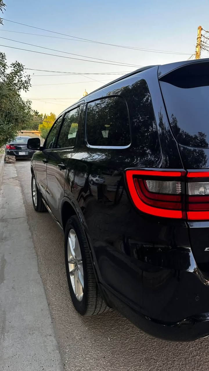 دوج دورانكو GT  Plus
* الموديل: 2024
* الشركة: Dodge
* الفئة: GT Plus
* ⁠دركة ستيرن حرف (D).
* ⁠المسافة المقطوعة (17) الف مايل.

    V6 (Pentastar)

* الدفع: AWD (دبل).
* تبريد مقاعد أمامية .
* ⁠تدفئة مقاعد امامي وخلفي.
* تحكم كهربائي بالمقاعد.
* شاشة 10 إنج Uconnect

* Apple CarPlay + Android Auto

* تشغيل بصمة + ريموت ستارت
* مكيف أوتوماتيك 3 مناطق

* Blind Spot (نقطة عمياء)

* حساسات.
* كاميرا خلفية.
*مثبت سرعة.
* نظام مانع انزلاق.
* ⁠رادار اماي.
* ⁠رادار جانبي.
* ⁠باب خلفي كهربائي
* فتحة سقف.
* مرايا تسخين.
* ⁠اشاير بالمري.
* ⁠ترحيب.
* اطارات 20 إنج.
تفاصيل كامله بالمنشور .
موجود الكار فاكس مالتها. 
مكان السيارة : بغداد
((رقم بغداد شهداء))
رقم الشاصي : 1C4RDJDG1RC227993
والكتلوك ايضا.
علق (بتم) يوصلك السعر والتفاصيل على الخاص.
للتواصل على رقم الهاتف واتساب فقط ***********
