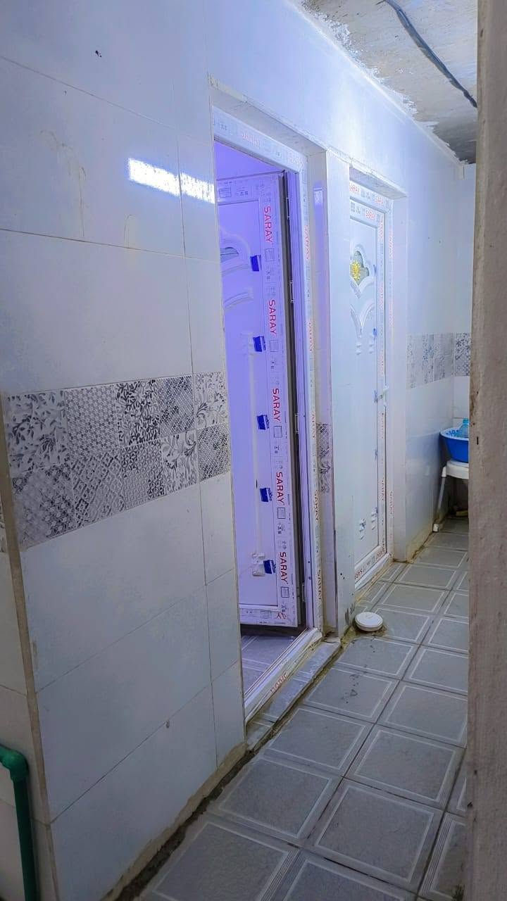 سلام عليكم بيت زراعي سند 25 بي وصل من البلديه مساحه 250  بي غرفتين وصاله وستقبال وطارمه جبيره  وصحيات ومطبخ حار وبارد ومخزن  السطح شتايكر العنوان حي الامين الثالثه   سعر 28وبي مجال ***********
