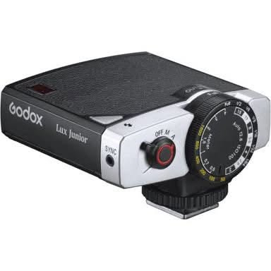 فلاش Godox ⚡
متوافق مع:
Sony, Canon, Nikon, Fujifilm, Panasonic, Olympus
 مدى الاضاءة من 0.5 متر إلى 4.0 متر 📏
تحكم يدوي + تلقائي 🎛️
يعمل ببطاريات AAA 🔋
الوزن 130g فقط 🩶
خفيف وعملي للتصوير اليومي والستايل الكلاسيكي 📸
الحالة: غير مستخدم
السعر 70$ = 111 الف دينار عراقي
التوصيل لجميع محافظات العراق
لطلب عالواتساب
0775822023

نص مكتوب في الصور:
- Timeless In Design
- As a tribute to the timeless aesthetics that transcends time. Lux Junior presents the pure classic design
- and function to explore the essence of photography along wiht you.
- Classic Sliver Accent
- Exquisite Texture
- Mode Shifting Lever
- Vintage Manual Dial
- Compatible with Single-Contact Hotshoe Camera
- Canon
- Nikon
- Pentax
- Sony
- Fuji
- Olympus
- With Single-Contact Hotshoe ↓
- No Single-Contact Hotshoe ↓
- Note: This flash cannot be used with cameras without single-contact hotshoe.