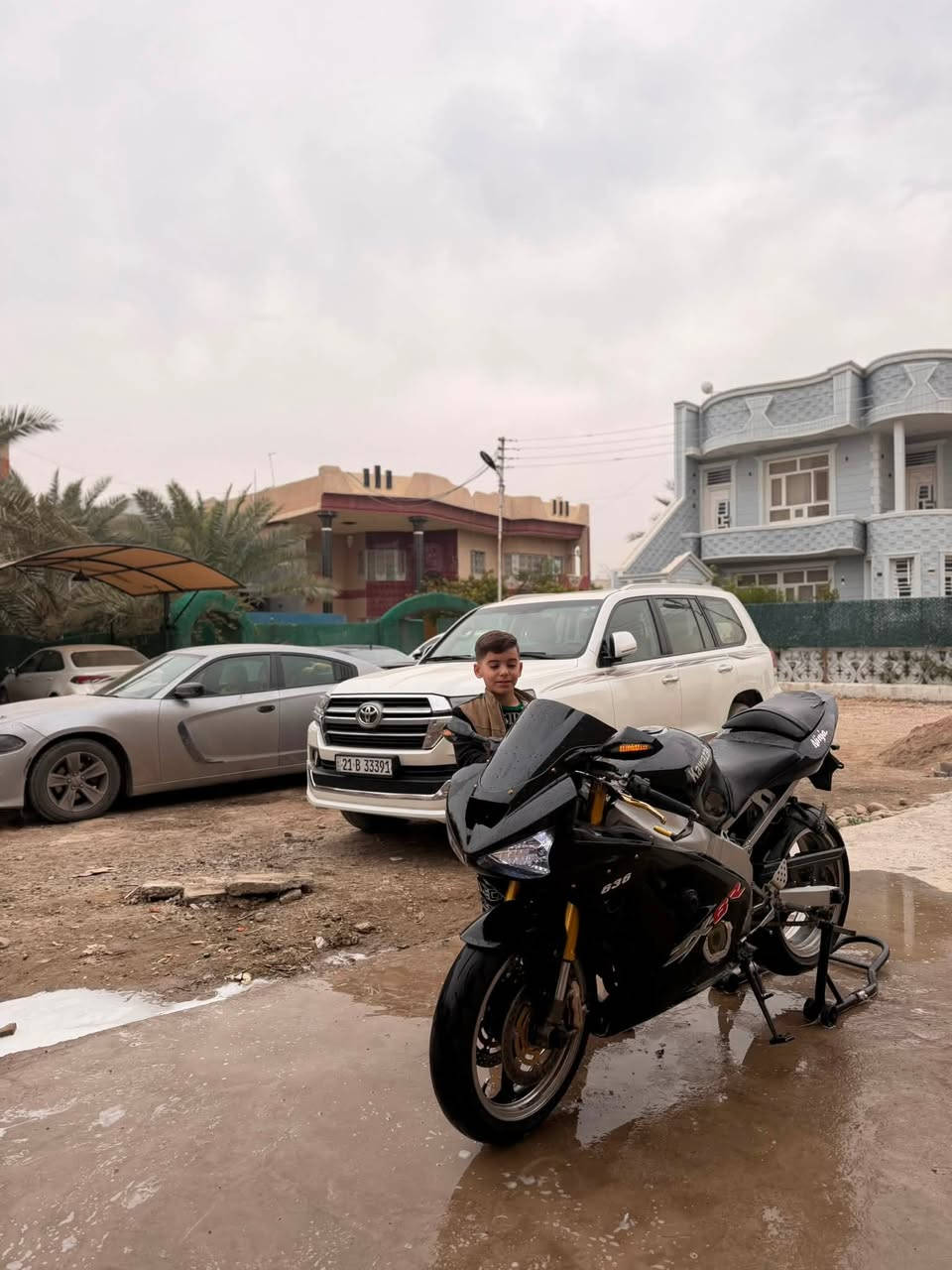 السلا عليكم 
كاوسكي نظيفة محرك كفاله ومرقمه تحويل ثاني يوم رقم انكليزي
كفرات جديده 
كلش متعوب عليهة 
تايرات جدد
المكان ديالى الخالص 
الملاحظات فقط تانكي مصبوغ 
دهن موتل الاصلي وتفاصيل حلوه عليهة من قبغ شفاف ومن ترتيب 

واتس فقط ***********
