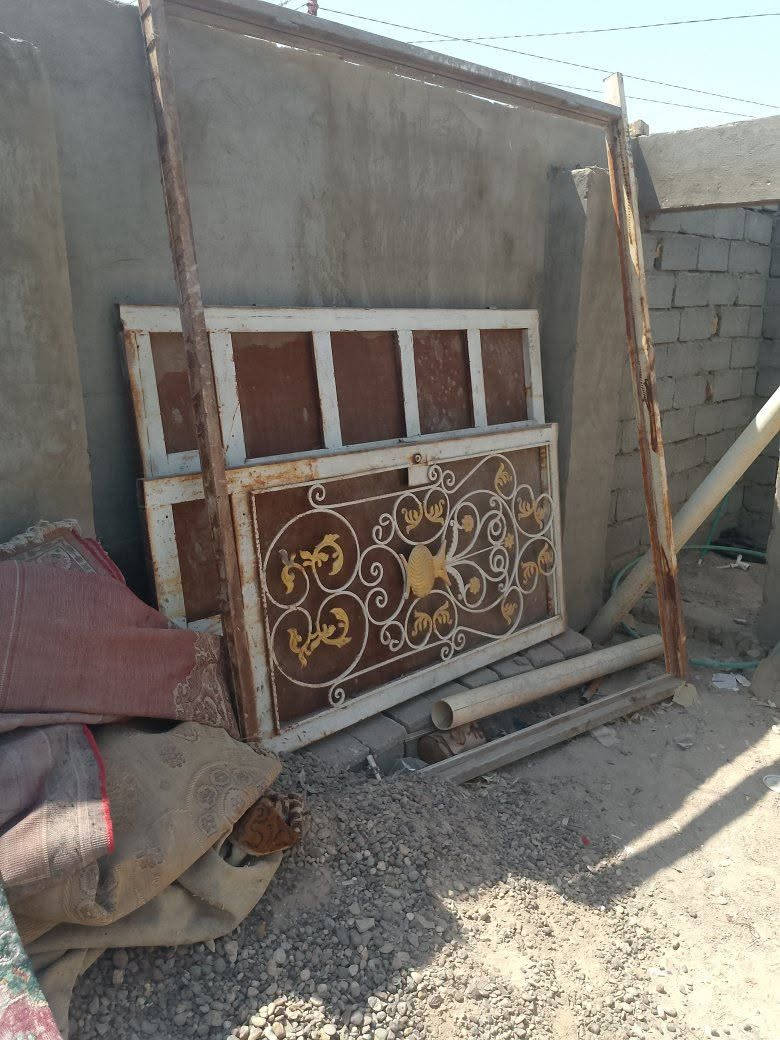 السلام عليكم عندي باب البيع  طول 2ونص
والعرض 2 ونص 
مكان النجف عمود 188  تفاصيل اكثر نتصال على رقم ***********
