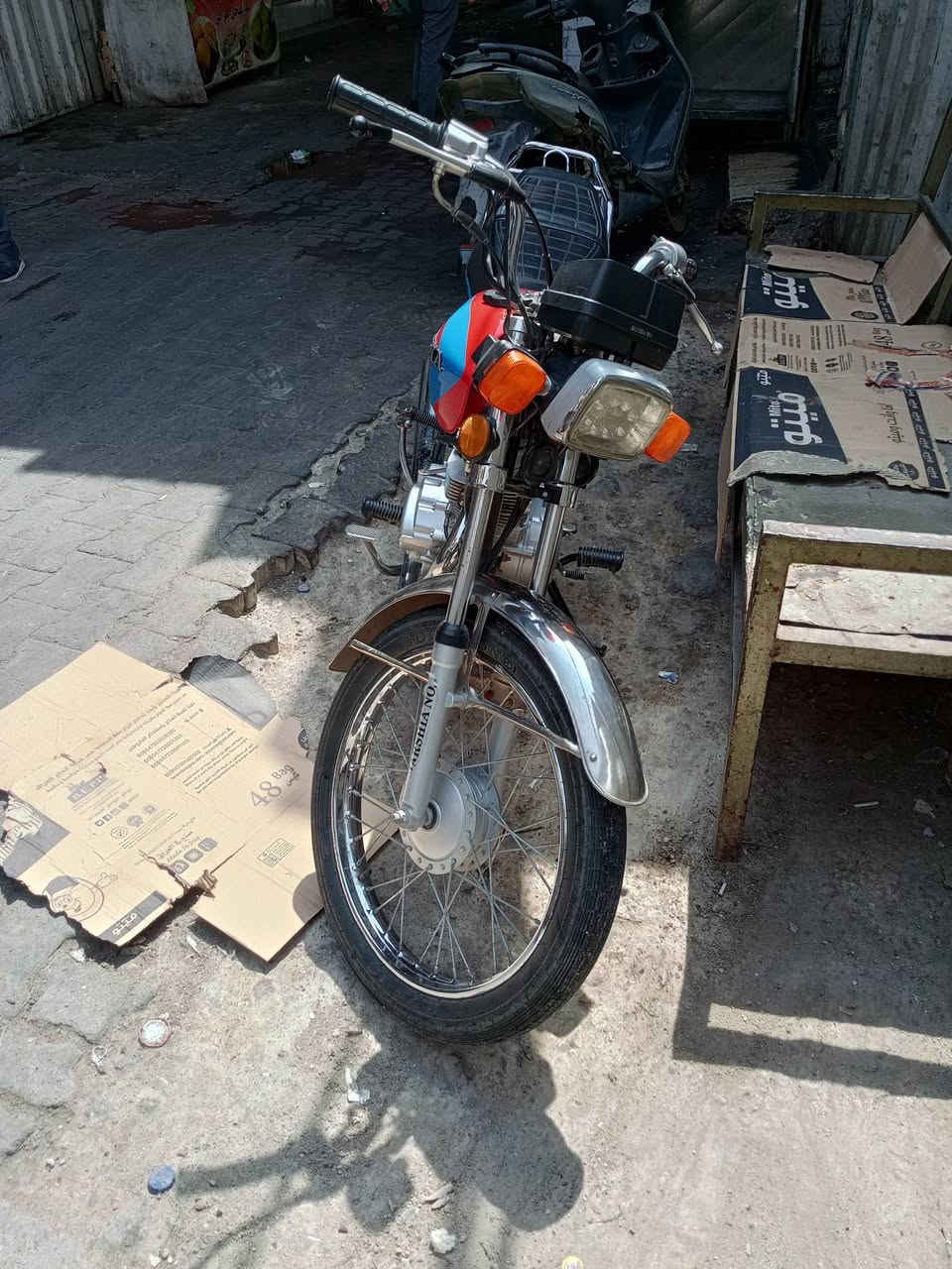 ارشا 25 اوراق سكنر دراجه حلوه ومرتبه ومناقصها شي
ب650 وبيها مجال قليل(ترهم مراوس) مكاني كربلاء الحسينيه 
الي يحب تواصل اتصل او واتساب ***********
