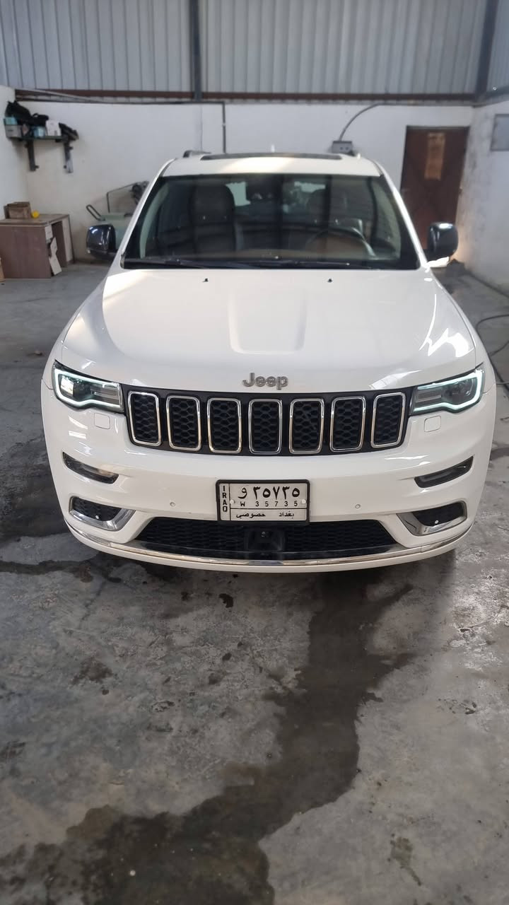 🌹🌹تحية طيبة 🌹🌹
جيب غراند شيروكي سوميت (Jeep Grand Cherokee Summit) موديل 2015 خليجي  فول مواصفات 🚗

السيارة بنظافة ممتازة ومواصفات السوميت الأصلية العالية (أعلى فئة).

المواصفات العامة والمحرك:

 الموديل: 2015

 الفئة: سوميت (Summit) أصلية

 المحرك: 8 سلندر، سعة 5700 سي سي (Hemi 5.7L) - محرك قوي وجبار

 اللون: أبيض 

 الرقم: بغداد خصوصي

المواصفات والاضافات:

 نظام الجكات الهيدروليك: (Quadra-Lift) تحكم بارتفاع وانخفاض السيارة لاغي السياره حاليا نظام دبل عادي 

 أنظمة الأمان والرادار: رادار أمامي تفاعلي، تنبيه تصادم، تحديد مسار، ونظام اطفاء السلندرات للاقتصاد بالوقود (ECO)

 الترفيه: شاشات خلفية أصلية بلاد للمقاعد الخلفية مع شاشة أمامية كبيرة تدعم الخرائط والـ Bluetooth وباقي الأنظمة.

 السقف: بانوراما كاملة

 الداخلية: جلد قرميدي ، تدفئة وتبريد بالكراسي، مع إضاءة عتبات الأبواب الترحيبية بكلمة (SUMMIT) باللون الأزرق 

 المظهر الخارجي: ويل كروم كبير الأصلي الخاص بفئة السوميت، لايتات زينون وLED نهارية مميزة، مع حساسات أمامية وخلفية وكاميرا.

حالة السيارة

 الحادث: صبغ شي بسيط مقدمة الجاملغ الأيمن فقط 

 باقي السيارة: مكفول بالكامل (الباقي كفالة عامة).

 السيرفس: السيارة مسوايلها سيرفس كامل وجاهزة من كلشي (حدادية كاملة جديدة، تايرات  جديدة، محرك مفتوح  وما تحتاج أي مصاريف

أضافة الى منظومة غاز )

سعرها 190 بيع فقط 

مكان السياره محافظة واسط 

اي استفسار الاتصال على 

*********** 

***********
