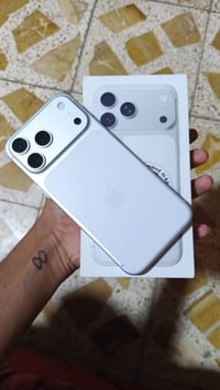 آيفون ١٧ برو ماكس • ٢٥٦ • بطارية ١٠٠