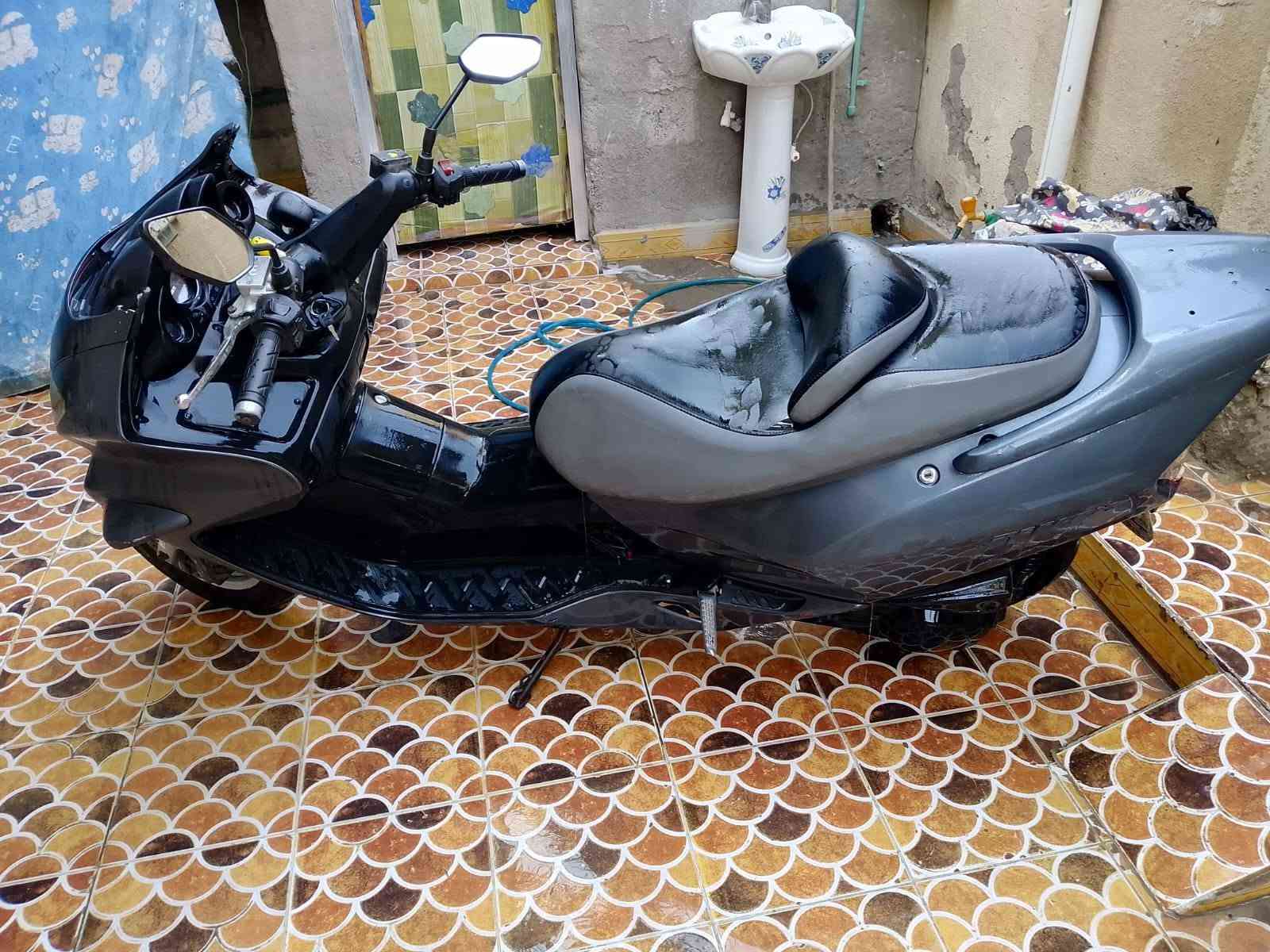 دراجه فورزا 06 للبيع سعره 550 وبيه مجال دراجه مامفتوحة ولا شايفه ل صبانه دراجه حلوه و رزنه مكفوله من لسرقه و لتبخير كهربائياته كله شغاله مكاني ابو الخصيب رقمي ***********
