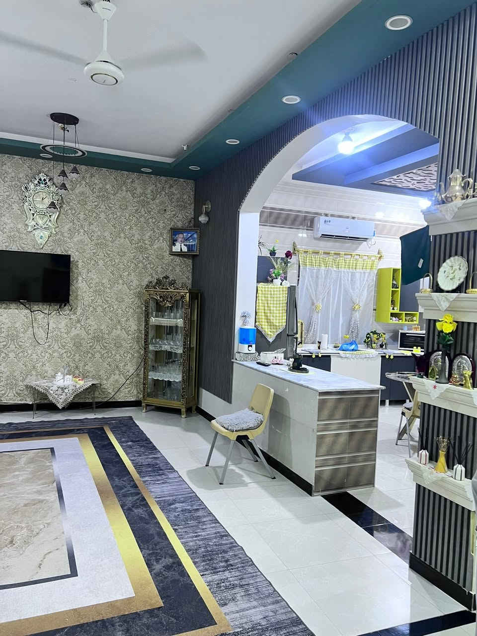 إسلام عليكم البيع بيت في المكصب قرب الحسينيه ذهبيه مساحه ٥٠٠ بيت يبعد عن شارع المكصب ١٠٠ متر سعر ١١٠هاذ رقمي ***********
