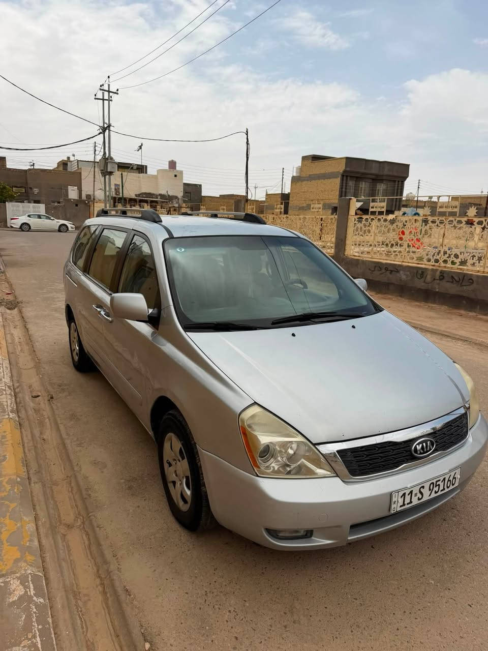 السلام عليكم
سيدونا موديل 2007
محرك 3800 
رقم بغداد نكليزي بأسمي 
السعر 115 وبيه مجال  
بيع او مراوس حسب القناعه 

 العنوان السماوه قضاء الخضر 
***********

