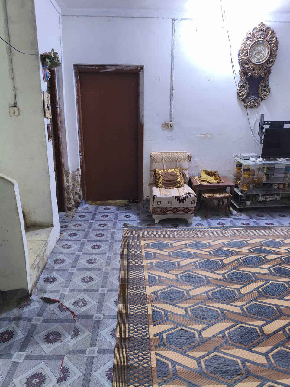 سلام عليكم بيت البيع طابو صرف في حي لاكرمين قريب عل شارعين جدد مساحة 250 طابق واحد غرفتين وصاله وكلدور حمام داخلي وخارحي مثل موضح بصور***********
