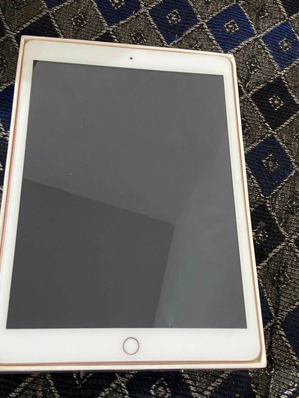 السلام عليكم جهاز ايباد ٧ بلاص ذاكرى ٣٢ بعدة جديد مامفتوح ولا مبدل بي اي قطعة فقط بي هاي النقطة مأشر عليه بسهم  كارتونة وياة سعرة ١٤٠ وبية مجال ويرهم مراوس بِ ايفون ١٢ برو ماكس وانطيك فرق 

للاتصال ***********
