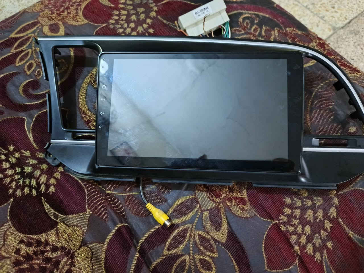سلام عليكم شاشة النترا للبيع شغالة السعر 60 بيه مجال وهذا رقمي ***********
