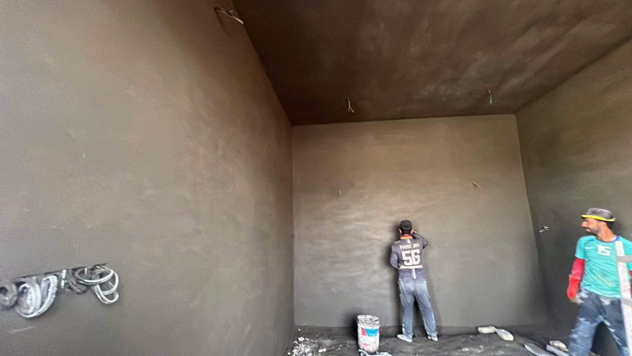 يوجد كادر لبخ  شغل دجة اولى والشغل هوة يحكم 

لبخ جرارة + لبخ ناعم +تقطيع +تصفير مساطر 

***********

نص مكتوب في الصور:
- HONOR X9c 24mm f/4 1/619s ISO100 ٠٧:٣٦ ٢٦/٠٩/٢٠٢٤
- HONOR X9c 48mm f/4 1/172s ISO100 ١٦:٤٠ ٢٦/٠٩/٢٠٢٦
- HONOR X9c 24mm f/4 1/240s ISO100 ١٦:٤٠ ٢٦/٠٩/٢٠٢٦
- ***********