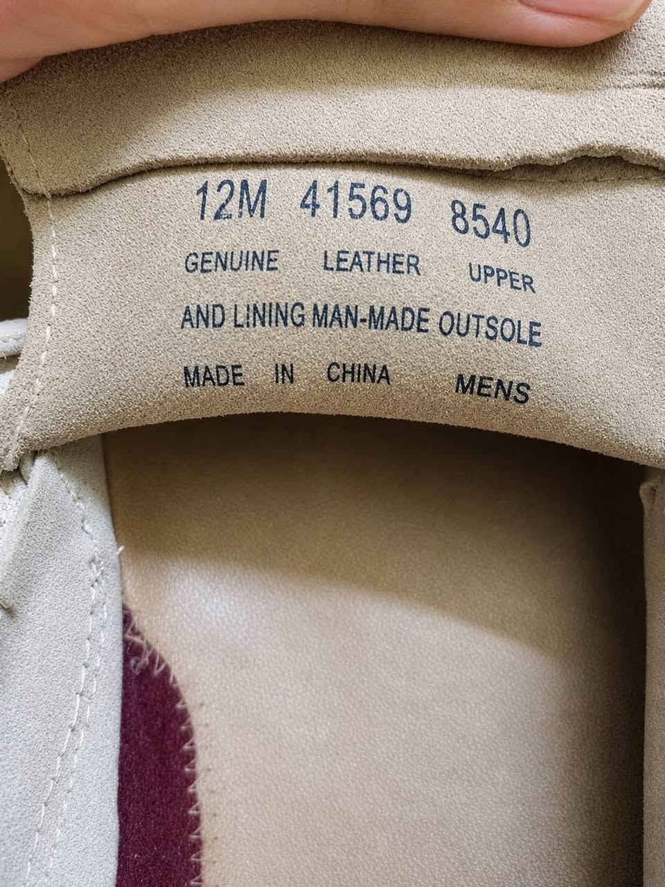 👞 حذاء Timberland رجالي أصلي/ستايل كلاسيك
• الماركة: Timberland – تيمبرلاند
• اللون: بيج / رملي 🤎
• النوع: Boat Shoes – حذاء بحري كلاسيكي
• التصميم: رباط أمامي مع فتحات معدنية
• الخامة: جلد شمواه (Suede)
• النعل: مطاطي ومتين
• مريح ومناسب للطلعات واللبس الكاجوال
• تصميم أنيق وسهل التنسيق مع الجينز والبنطلونات الكاجوال

📏 المقاس: ___44.        نضافه ٩٩٪
💰 السعر: ___40الف 
🚙 التوصيل ــــ مجاني 
📍 الموقع: ___اونلاين

للطلب والاستفسار راسلني خاص 📩***********
