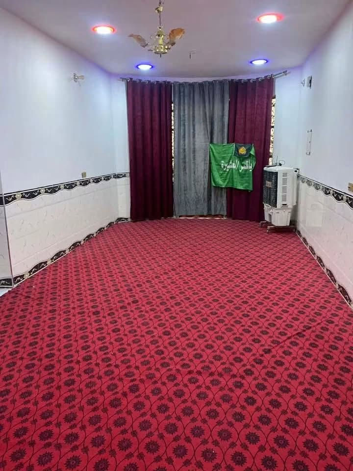 دار 🏠 للبيع 
المساحه 470م
الموقع طريق المعاره شارع سيد سهيل 
يحتوي على غرف عدد 2 
استقبال 9*5
مطبخ 5*5
صاله عدد 2
حديقه كبيره 
كراج يتسع 3 سيارات 
للاستفسار اكثر مراسله الصفحه او الاتصال على الرقم ***********
