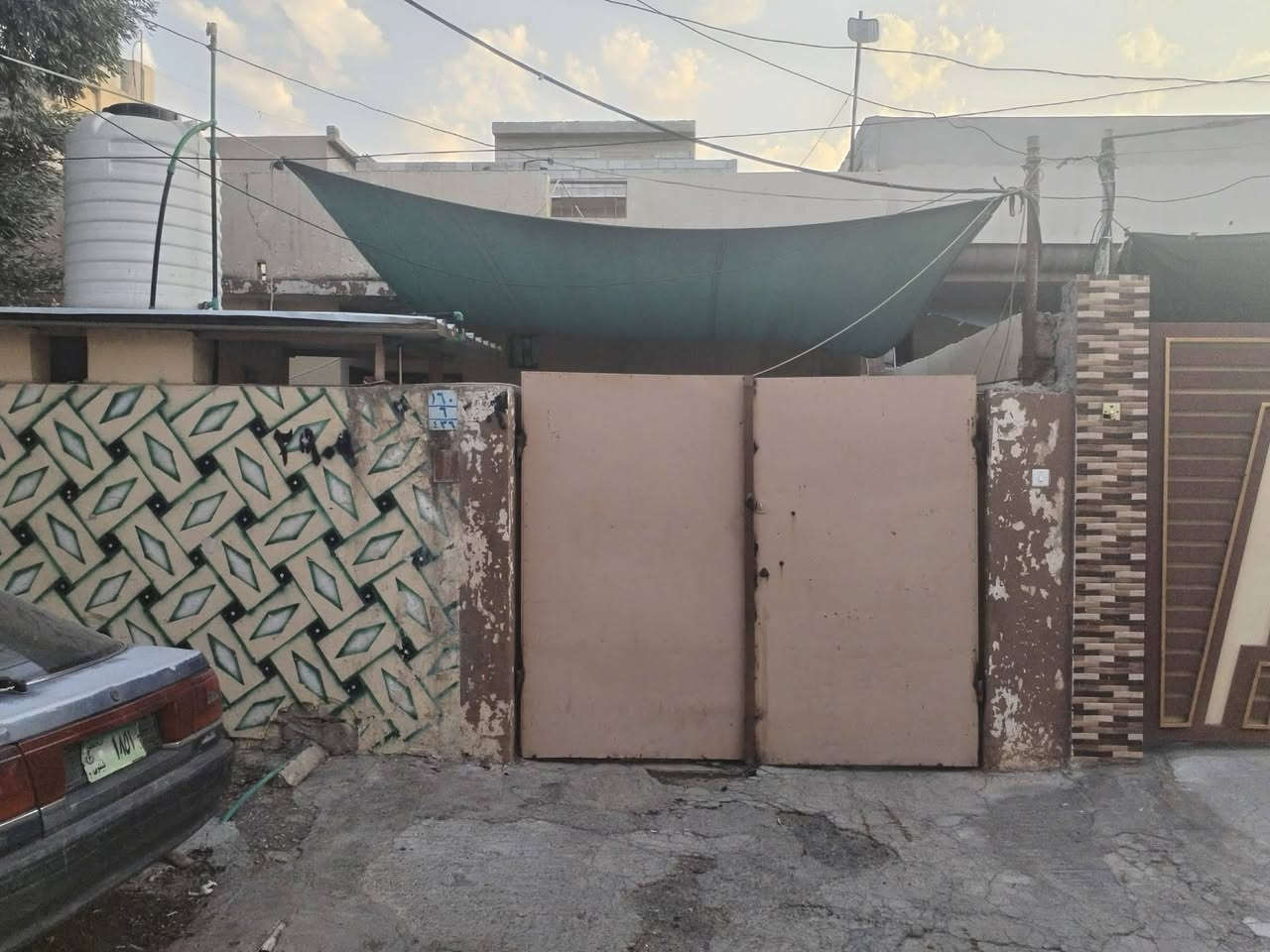 بيت للبيع في حي صدام خلف مدرسة البواسل
200 متر طابق وحد سند طابو
يتكون من كراج + حديقة + مطبخ + هول + ستقبال + غرفتين نوم + صحيات
السعر 110 وقابل للتفاوض
للئستفسار أكثر الأتصال على الرقم ***********
