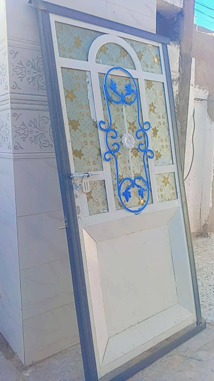 باب حديد نظيف كلش و جرجوبته ويا و جديده هم امس سويته 
النجف الاشرف
***********
