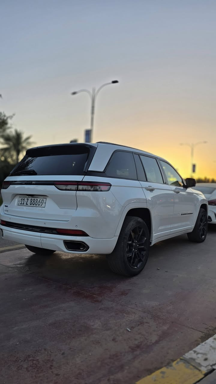 🚘#جيب كراند شيروكي فئه الاحتفال سنوي (ثلاثينيه) Anniversary Edition فول مواصفات 30th
🪪 الأرقام: بغداد دولي 
📊 العداد: بحالة جديد 
📅 الموديل: 2024
🔧 المحرك: تيربو +كهرباء بقوه كبيرة 375hp بقوه هيمي v8 
واقتصادي جدا 
📌 حادث_السيارة ضرر سطحي جاملغ وبنيد مبدل بقطع وكالة ، ايرباكات وكالة كاملة سستم 

✨ أبرز المواصفات والتجهيزات:

🔹  شاشات كبيرة مع لغة عربية 
🔹️صديقة للبيئه واقتصادية 
🔹️لون ابيض ملكي 
🔹️فئه عليا مميزة (ثلاثين ذكرة سنوية )
🔹️جلد طبيعي فاخر مع تطريزات يدوي
🔹️نظام صوتي 360  18 سماعه 
🔹فتحة سقف بنوراميه كبيرة 
🔹️عوازل اضافيه للعزل صوتي
🔹كامرات 360 جميع جوانب 
🔹️كامرة للمراية وسطيه 
🔹️مري قابلة للطي 
🔹 رادارات 360 مع 6 حساس للجهتين
🔹️نظام قيادة شبه ذاتي 
🔹 نظام قيادة متعدده (ثلج .صخور.صحراء.سبورت وسمارت)
🔹️كراسي كهرباء مع تحكمات كهرباء
🔹 مانع انزلاق +نظام نزول منحدرات 
🔹️اطارات لجميع تضاريس يابانية  
🔹 مقاعد تدفئه وتهويه تبريد ⭐️
🔹️سعة السحب القصوى 6000 رطل
🔹️نظام الدفع الرباعي كوادرا - تراك
🔹 إنارة داخلية LED
🔹️خطافات سحب أمامية وخلفية باللون الأزرق في 4xe
🔹 ستائر أبواب خلفية
🔹 صندوق كهربائي واربع بصمات ودخول ذكي 
🔹 شحن لاسلكي سريع ⭐️
🔹 عده كاملة وسبير 

📞 للتواصل والاستفسار
📌 سعر مناسب 
 للاستفسار واتس 

📌 الرقم واتساب 
📲 ***********
📌 
بغداد  كاظمية او حرية 
#للبيع #سيارات_للبيع #سيارات #بغداد
