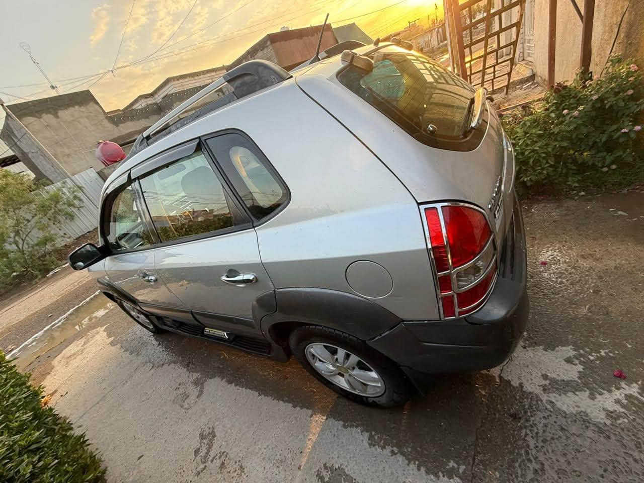 توسان ٢٠٠٩ معمرة جديد 
بيها صبغ صفحة بالخارج جمالية گير ومحرك وصدر جديد
 
السعر على خاص 

تواصل على رقم ***********
