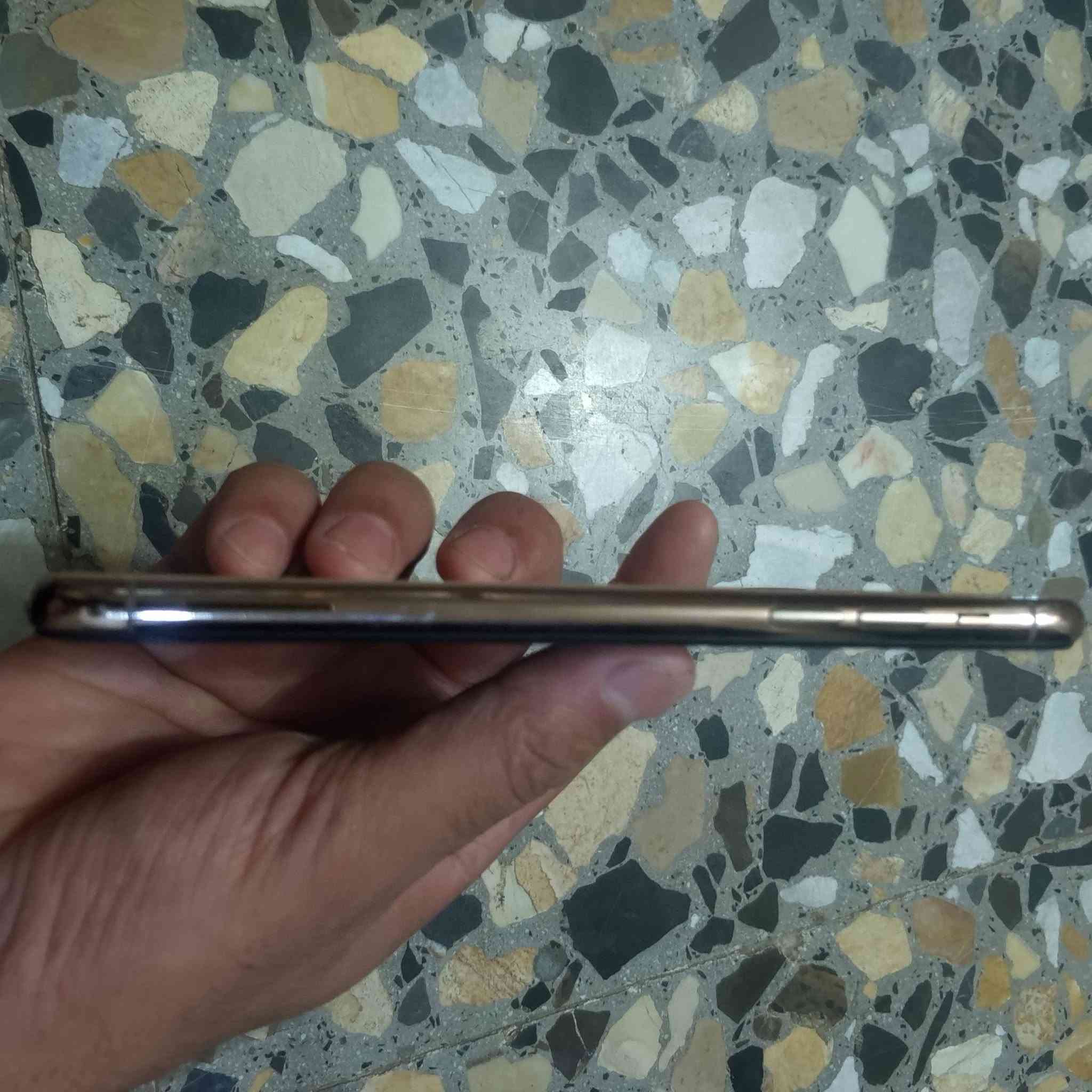 تلفون ايفون 11برو ماكس ذاكرة 256 بطارية 74 بلادية الجهاز ممبدل بي شي فقط شاشة اصلية 3اختيارات *********** المكان الشعب سعر 200
