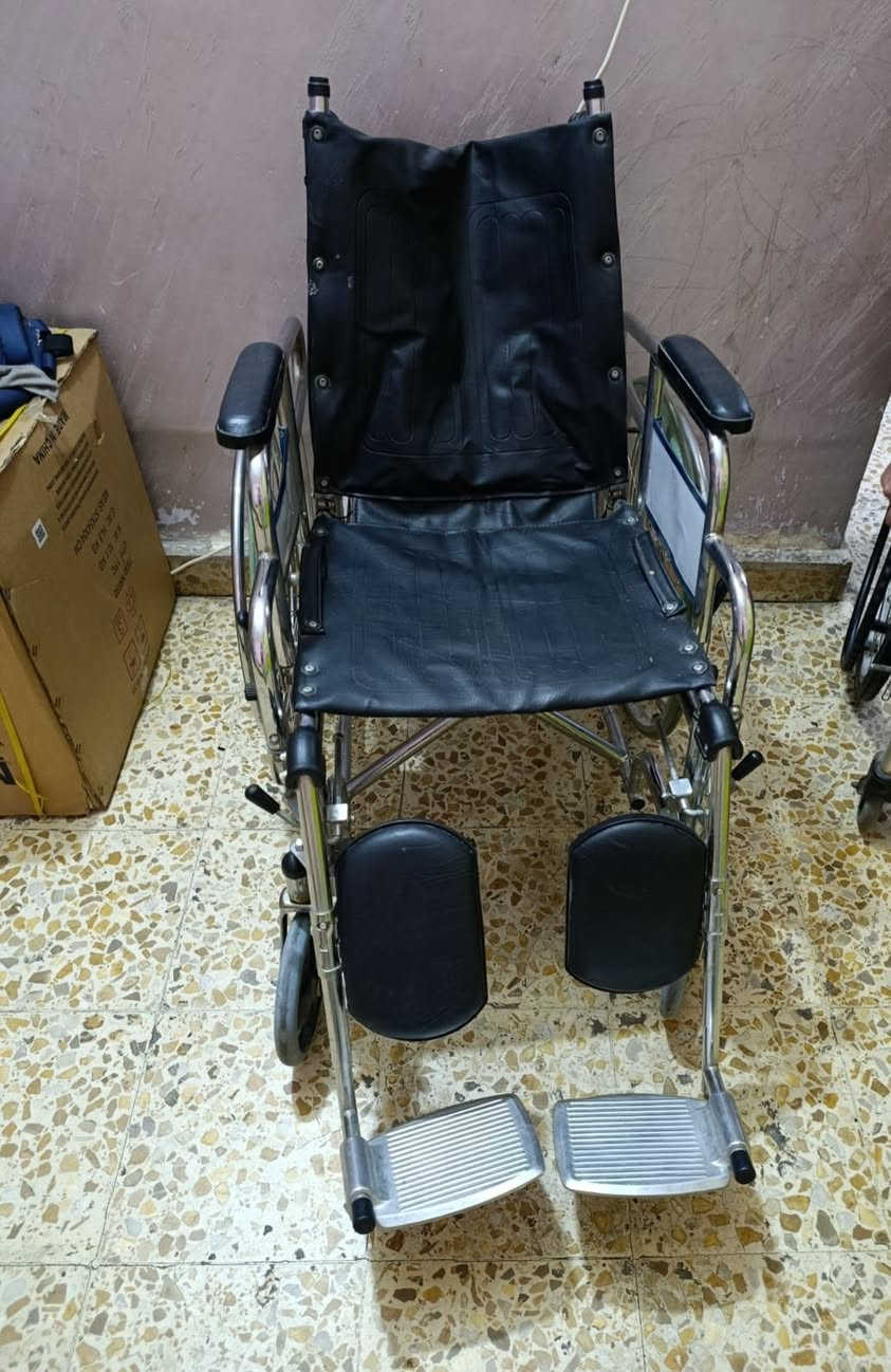 عربانه معوقين وتصير سرير جديده غير مستخدمه سعر 125 وبيه مال
