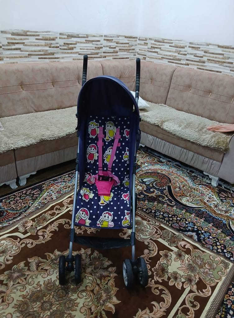 عارەبانەی مناڵان ئەوروپیە ، قایشی بەستنەوەی چوار لای هەیە ، کورسیەکەی تەواو تەختەکرێ بۆخەوتن و شوێن قاچەکەی بەرز ئەبێتەوە ،ژێری پێوەیە بۆشت هەڵگرتن ، بچوک ئەکرێتەوە بۆ ناوسەیارە و زۆر شوێن کەم ئەگرێت ، لەتەمەنی یەک ڕۆژی بۆی ئەبێ تا 4 ساڵی و زیاتریش
سعریشی زۆر گونجاوە قفڵی 25 هەزارە بێ معامەلە
سلێمانی ، گەیاندن هەیە*********** السليمانية, العراق
