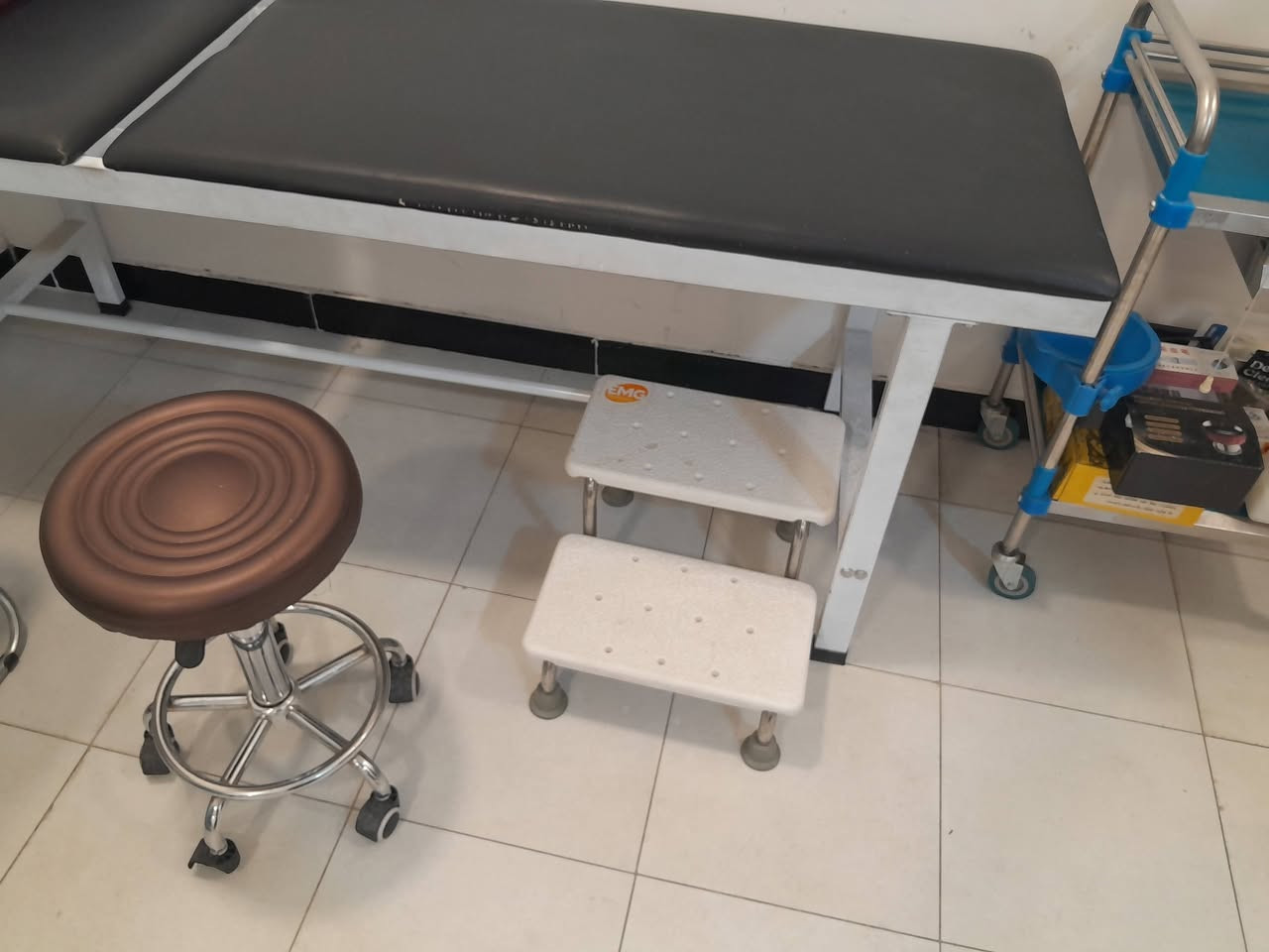 السلام عليكم أغراض للبيع بأسعار مناسبة جدا للمعلومات الاتصال على الرقم ***********
