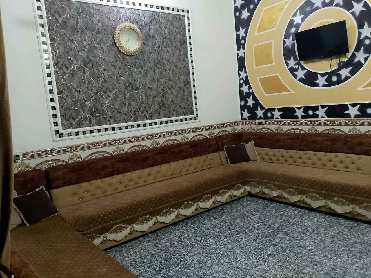 دار المساحة ١٧٥ متر حي القادة خلف بيت ذبان بسعر جيد للاستفسار الاتصال على الرقم *********** او مراجعة مكتب الديار شارع العلوة مقابل فرع ملعب منصور
